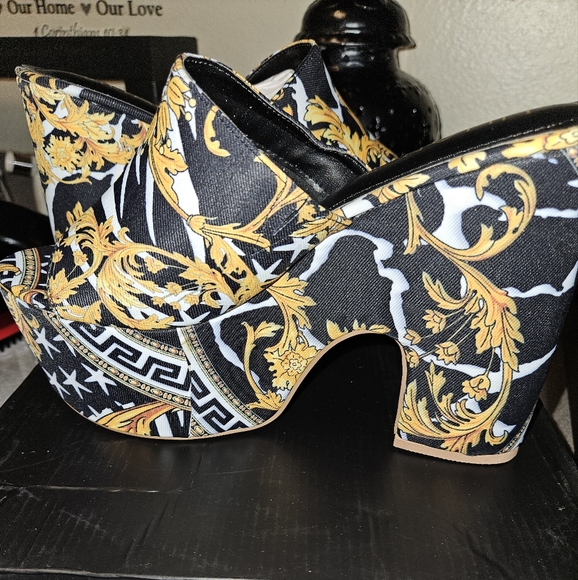 Women's Wedge - Picture 2 of 3